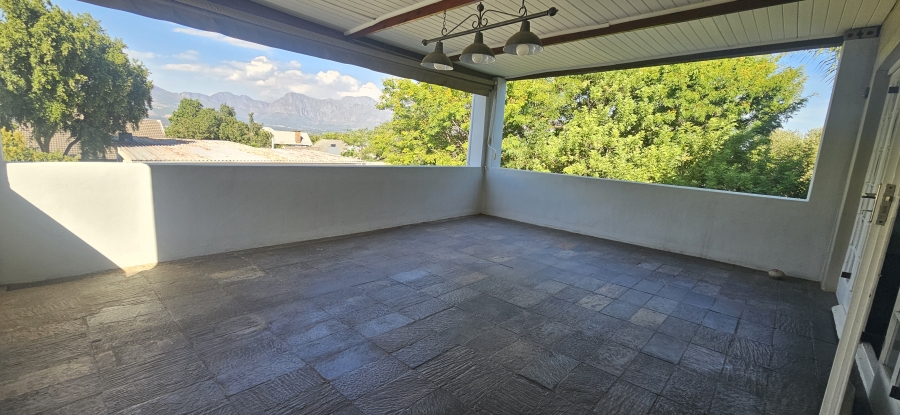 To Let 4 Bedroom Property for Rent in Lemoenkloof Western Cape